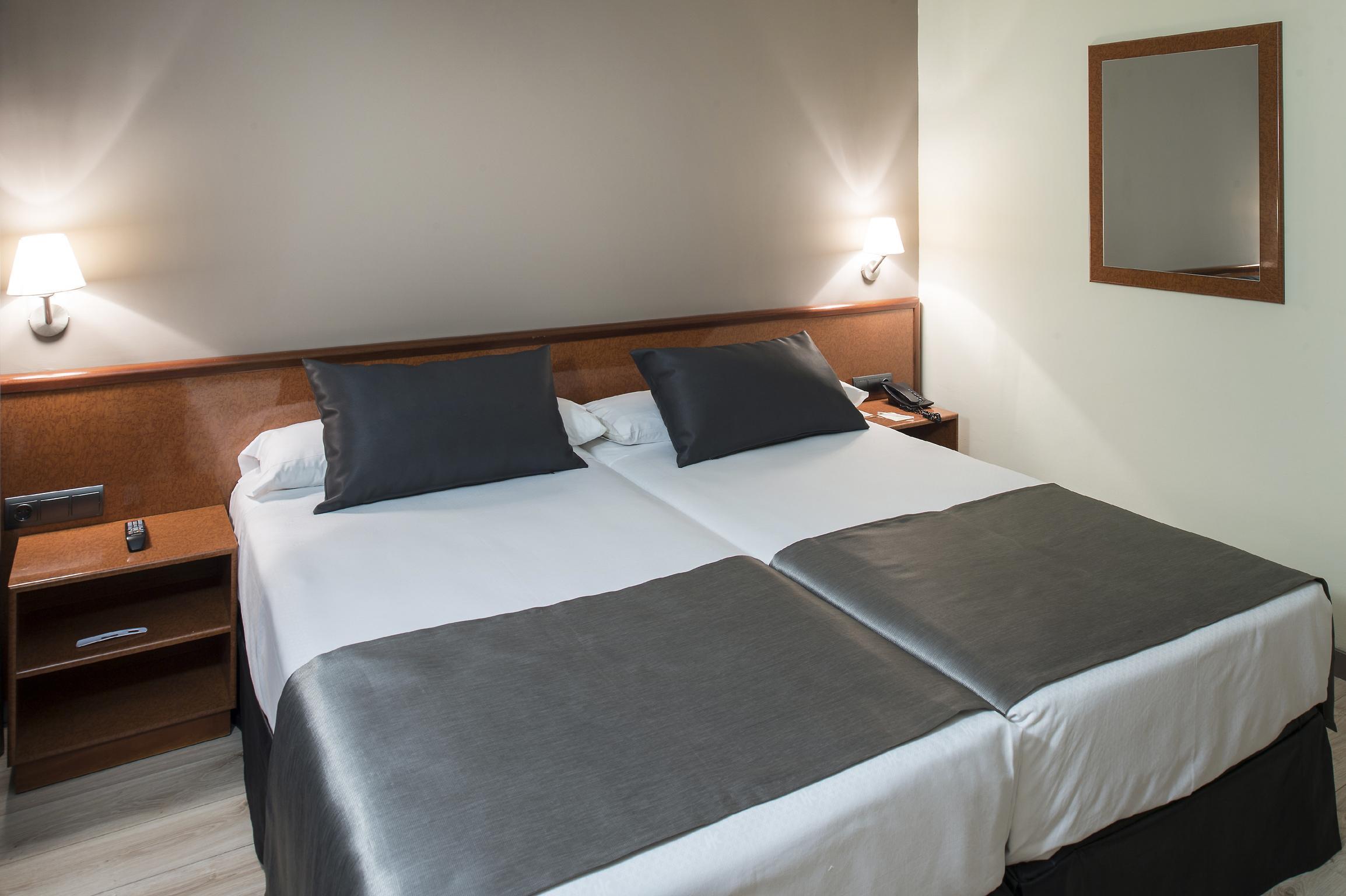 Catalonia Castellnou Hotel Barcelona Eksteriør billede