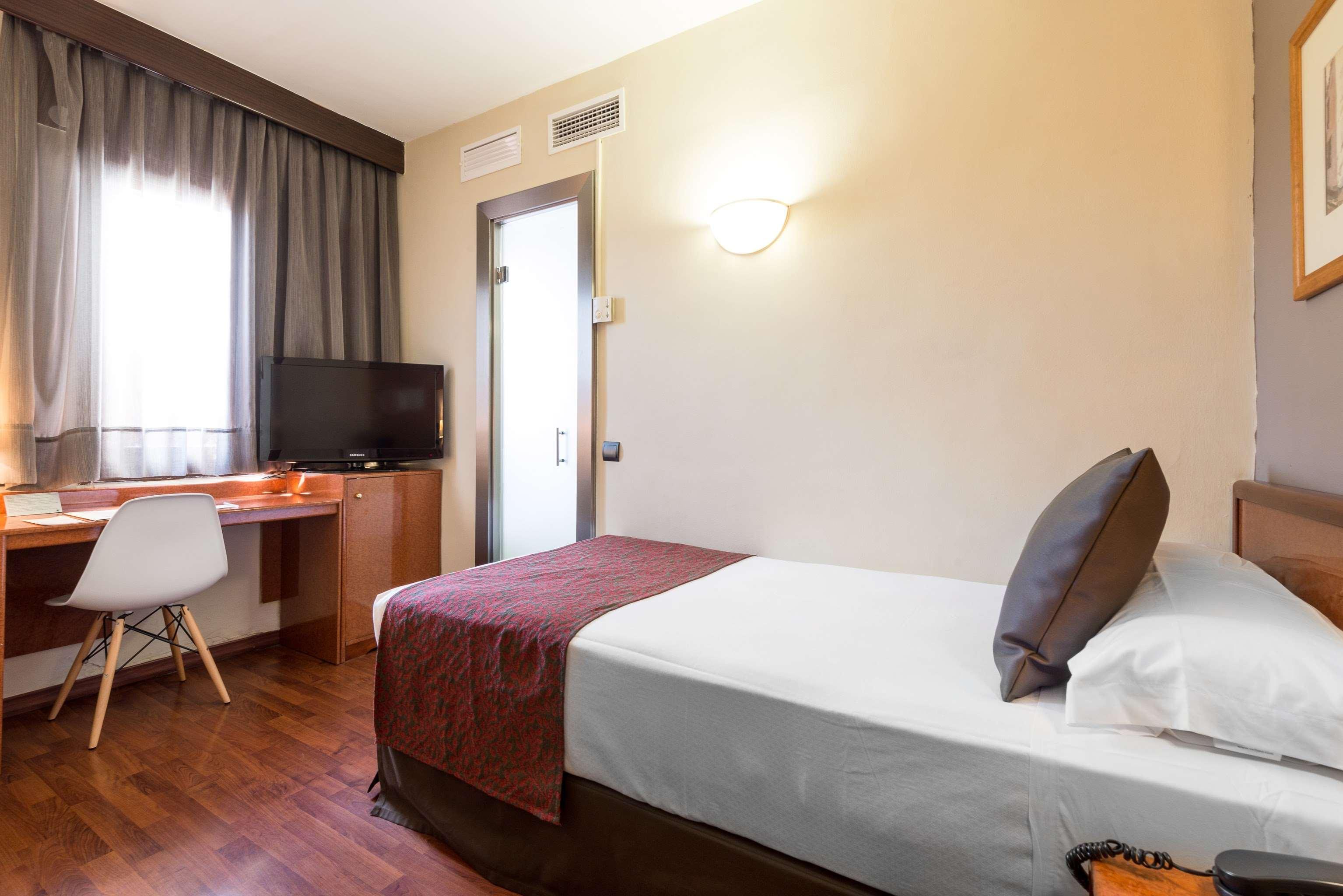 Catalonia Castellnou Hotel Barcelona Eksteriør billede