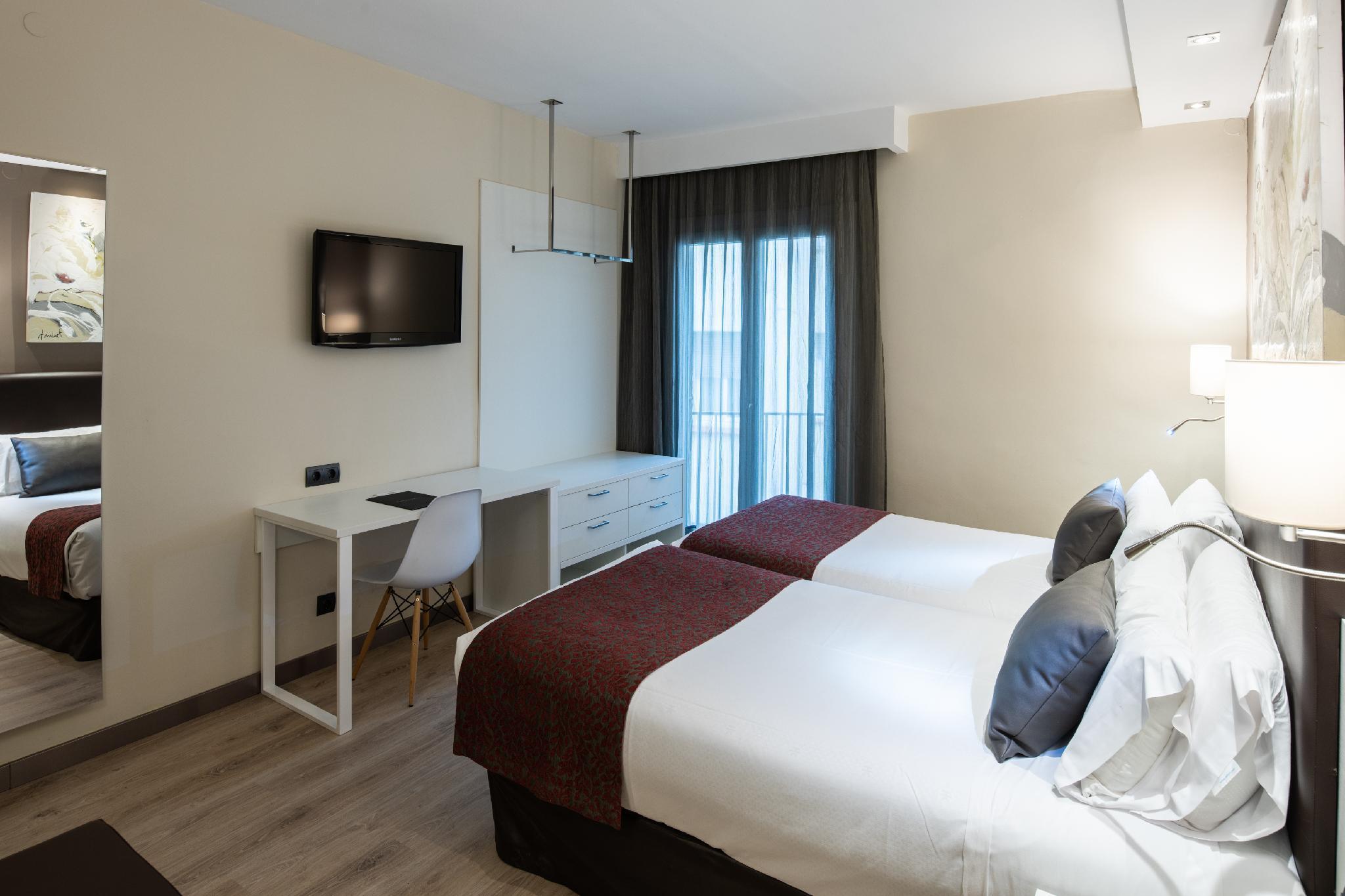 Catalonia Castellnou Hotel Barcelona Eksteriør billede