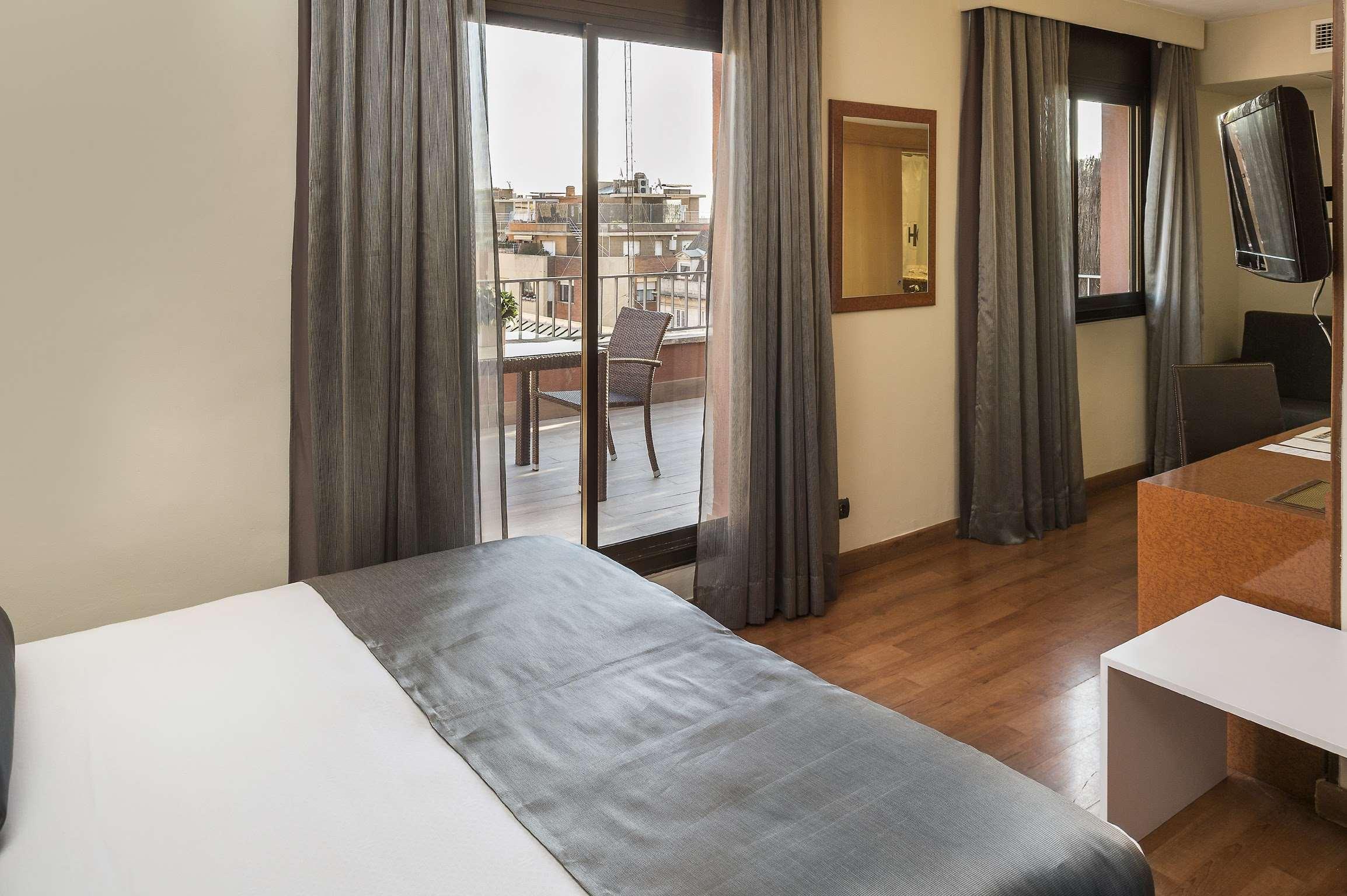 Catalonia Castellnou Hotel Barcelona Eksteriør billede