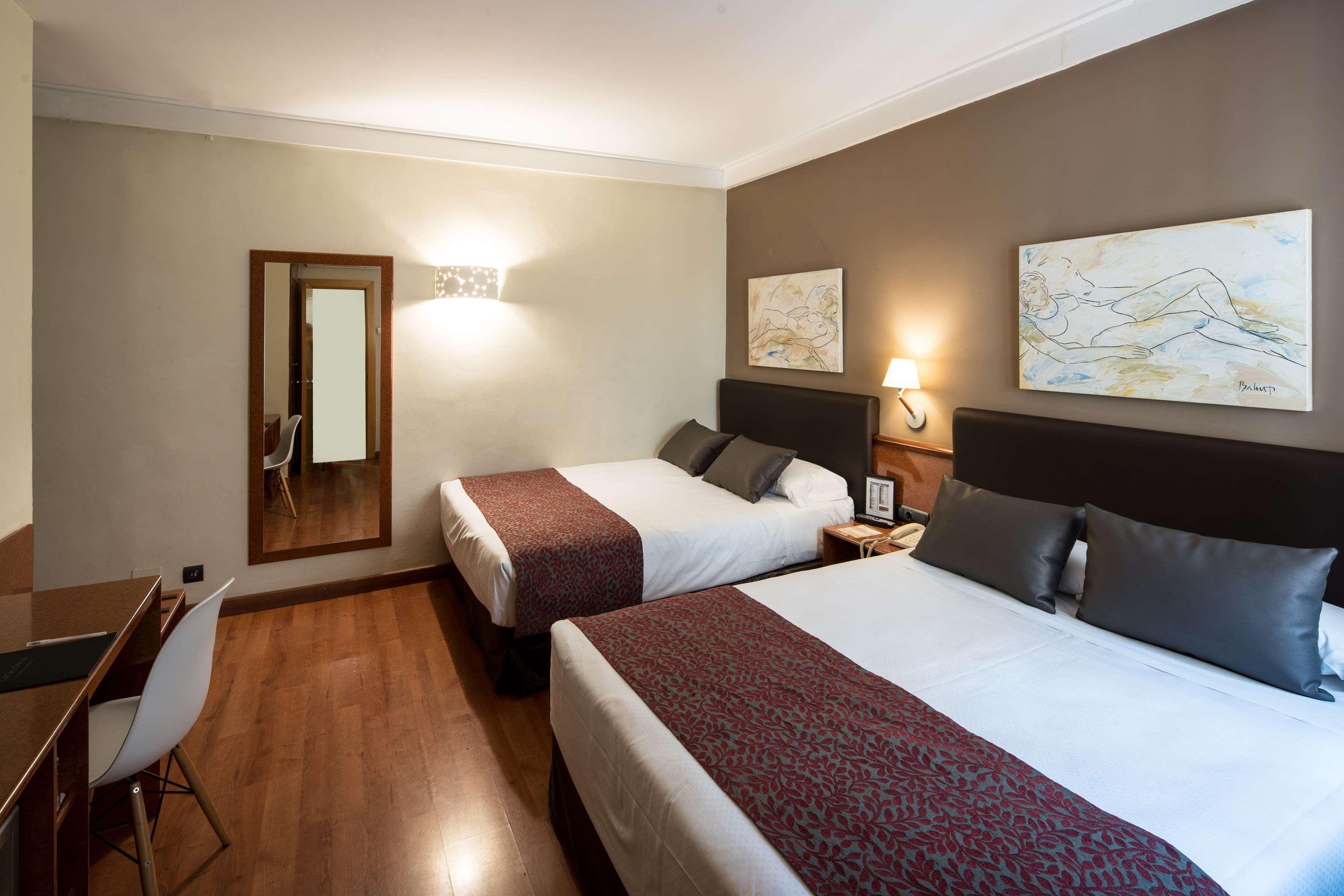 Catalonia Castellnou Hotel Barcelona Eksteriør billede