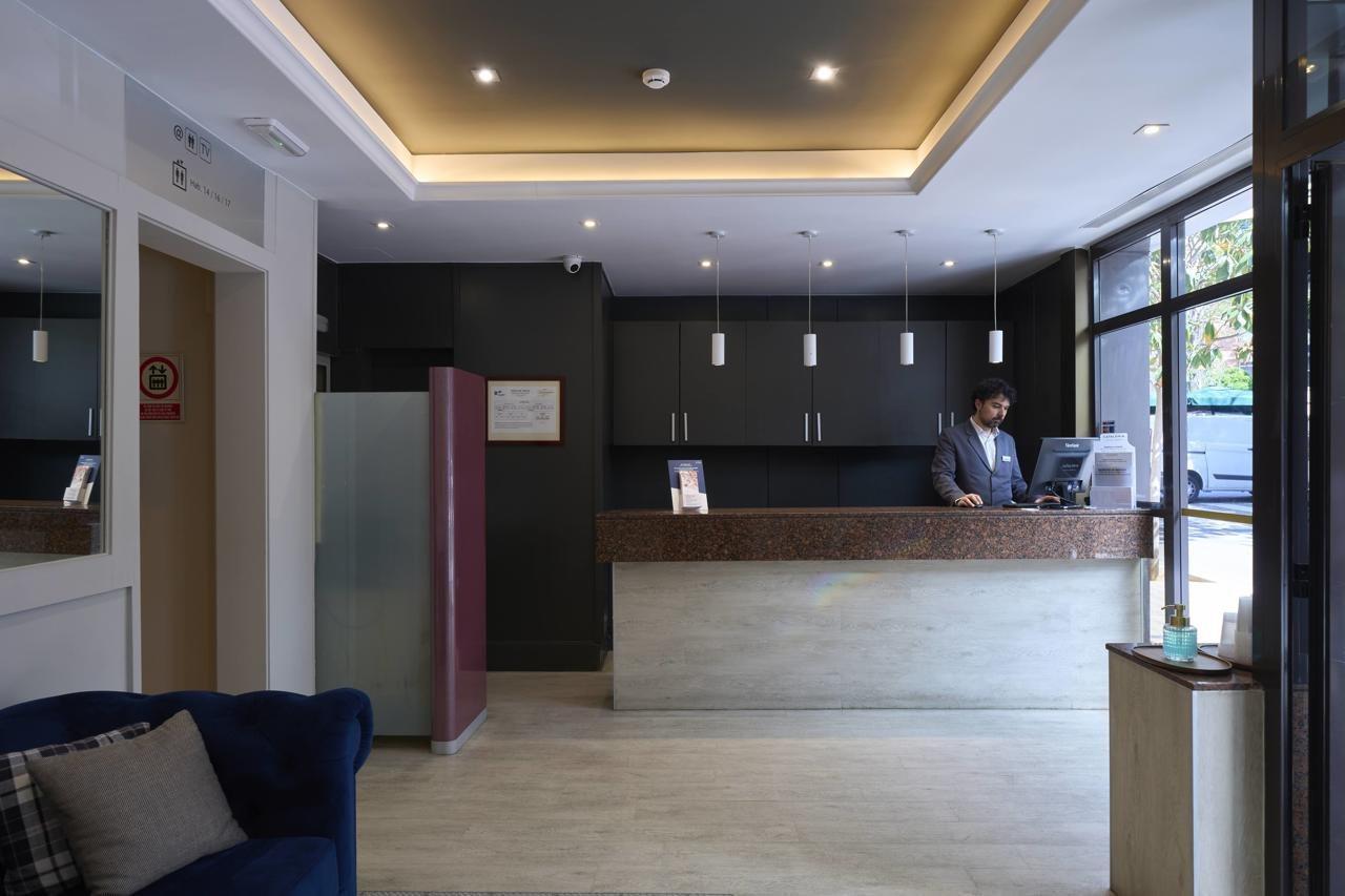 Catalonia Castellnou Hotel Barcelona Eksteriør billede