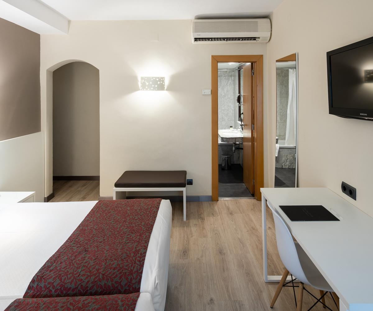 Catalonia Castellnou Hotel Barcelona Eksteriør billede