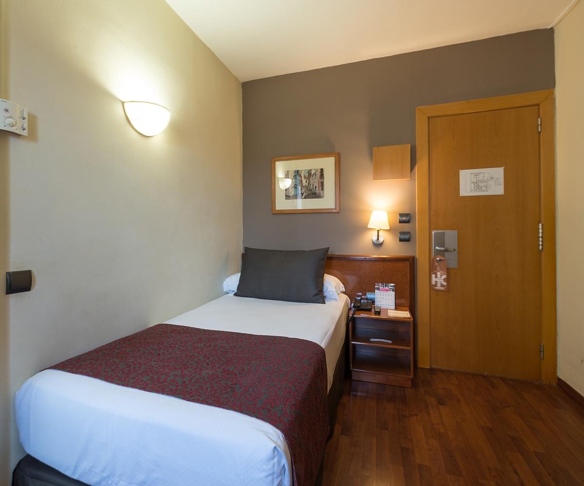 Catalonia Castellnou Hotel Barcelona Eksteriør billede