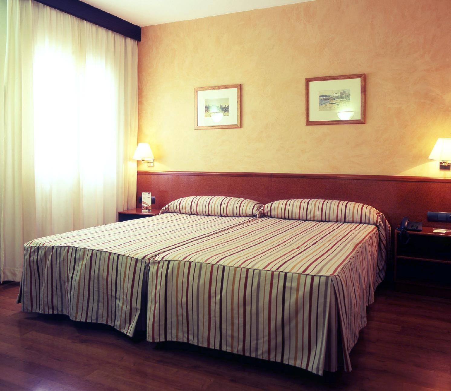 Catalonia Castellnou Hotel Barcelona Eksteriør billede
